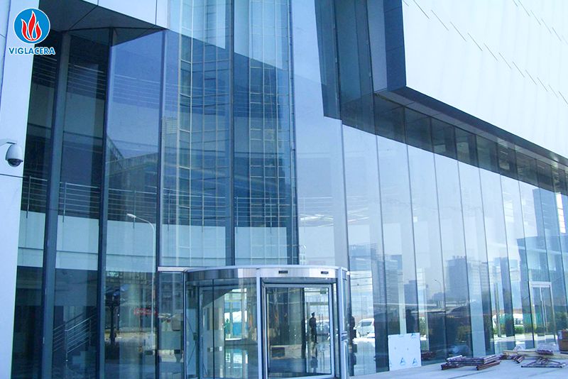 Kính nổi là gì? Khám phá quy trình sản xuất kính nổi Viglacera